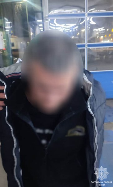 В Киеве на СТО открыли стрельбу из автомата: патрульные задержали подозреваемого В Киеве на СТО открыли стрельбу из автомата: патрульные задержали подозреваемого