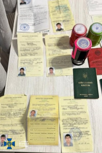 Депутат, служащие ТЦК, доброволец: СБУ рассказала о новых задержаниях за содействие уклонистам Депутат, служащие ТЦК, доброволец: СБУ рассказала о новых задержаниях за содействие уклонистам