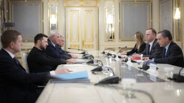 Глава МИД Нидерландов в Киеве объявил 27 млн евро помощи Украине Глава МИД Нидерландов в Киеве объявил 27 млн евро помощи Украине