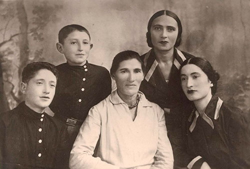 Історик Анатолій Подольський: Сталінська диктатура також відповідальна за Голокост, який вчинили нацисти
Історик Анатолій Подольський: Сталінська диктатура також відповідальна за Голокост, який вчинили нацисти