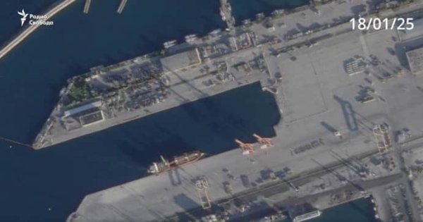 СМИ: спутник показал вывоз из сирийского порта Тартус военной техники РФ СМИ: спутник показал вывоз из сирийского порта Тартус военной техники РФ