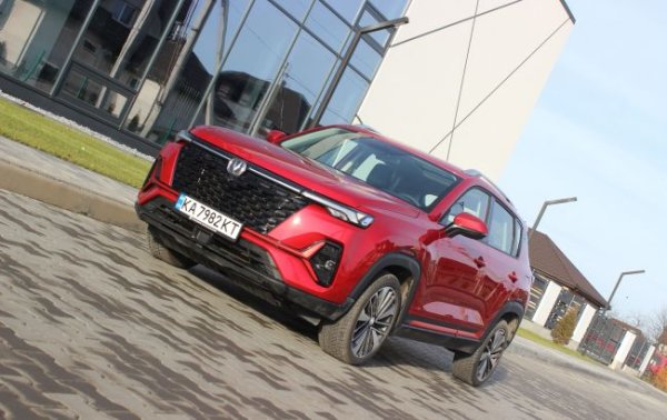 Тест-драйв Changan CS35 Plus: переваги та недоліки міського кросовера
Тест-драйв Changan CS35 Plus: переваги та недоліки міського кросовера