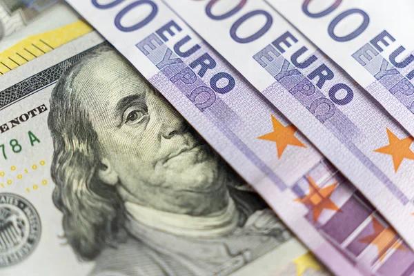 Курс валют на 29 января: доллар в банках потерял девять копеек
Курс валют на 29 января: доллар в банках потерял девять копеек