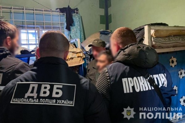 Полиция разоблачила агента РФ, который из тюрьмы координировал поджоги авто силовиков во Львове Полиция разоблачила агента РФ, который из тюрьмы координировал поджоги авто силовиков во Львове