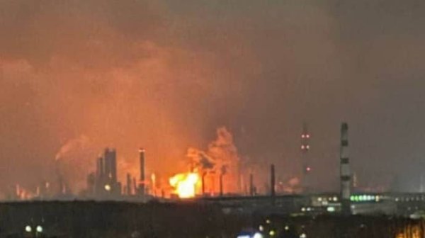 В РФ сообщили об атаке беспилотников на Рязанский нефтеперерабатывающий завод В РФ сообщили об атаке беспилотников на Рязанский нефтеперерабатывающий завод