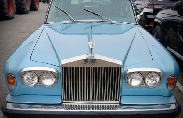 В Украину пытались незаконно ввезти элитный Rolls Royce 1976 года (фото)
В Украину пытались незаконно ввезти элитный Rolls Royce 1976 года (фото)