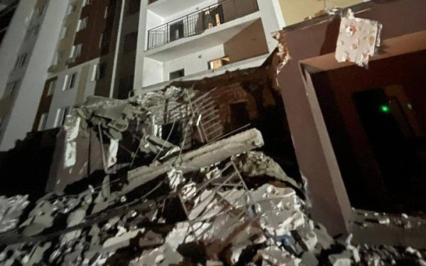 На Київщині через атаку "шахедів" пошкоджено житловий будинок
На Київщині через атаку "шахедів" пошкоджено житловий будинок