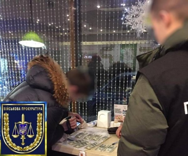 Адвокат депутата пытался взяткой замять дело о "пробелах" в декларации