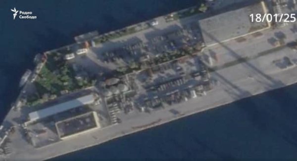 СМИ: спутник показал вывоз из сирийского порта Тартус военной техники РФ СМИ: спутник показал вывоз из сирийского порта Тартус военной техники РФ