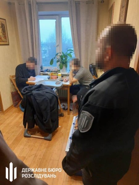 В Днепре задержали дезертира, который организовал схему незаконного выезда мужчин за границу В Днепре задержали дезертира, который организовал схему незаконного выезда мужчин за границу