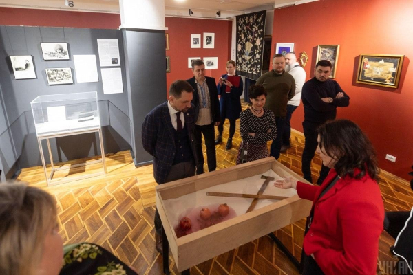 У Києві проходить незвичайна виставка, присвячена Сергію Параджанову (фоторепортаж) У Києві проходить незвичайна виставка, присвячена Сергію Параджанову (фоторепортаж)