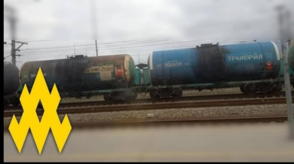 Партизаны заметили оживленные перевозки топлива через Крым после атак дронов на российские НПЗ Партизаны заметили оживленные перевозки топлива через Крым после атак дронов на российские НПЗ