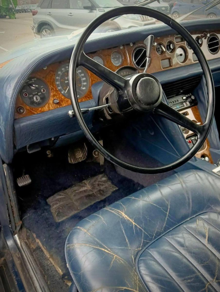В Украину пытались незаконно ввезти элитный Rolls Royce 1976 года (фото)
В Украину пытались незаконно ввезти элитный Rolls Royce 1976 года (фото)