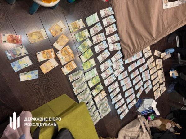 В Днепре задержали дезертира, который организовал схему незаконного выезда мужчин за границу В Днепре задержали дезертира, который организовал схему незаконного выезда мужчин за границу