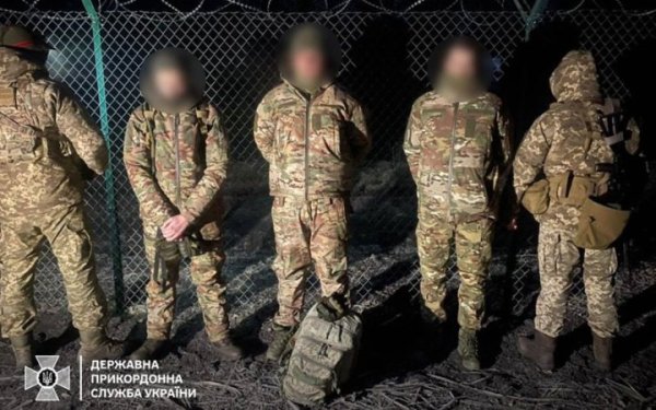 На кордоні з Молдовою затримали трьох порушників, які намагалися прикинутися військовими
На кордоні з Молдовою затримали трьох порушників, які намагалися прикинутися військовими