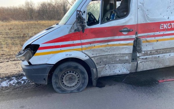 У Куп’янську ворог атакував дроном “швидку”, постраждали медики
У Куп’янську ворог атакував дроном “швидку”, постраждали медики