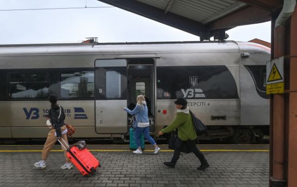 УЗ підвищує ціни на квитки на деякі поїзди: у чому причина
УЗ підвищує ціни на квитки на деякі поїзди: у чому причина