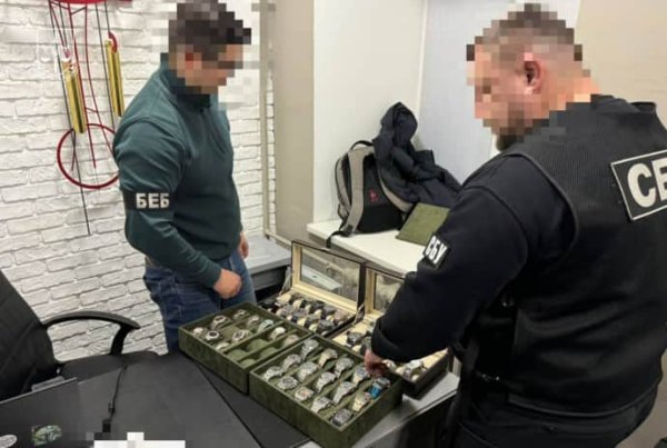 Украинцы в Польше занимались контрабандой швейцарских часов и ювелирки Украинцы в Польше занимались контрабандой швейцарских часов и ювелирки