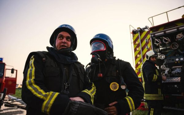 У Києві біля метро впали уламки БПЛА росіян
У Києві біля метро впали уламки БПЛА росіян