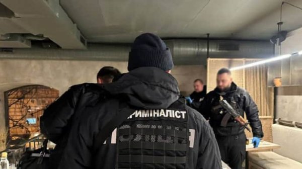 В кафе в центре Киева неизвестный устроил стрельбу: один человек ранен В кафе в центре Киева неизвестный устроил стрельбу: один человек ранен