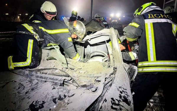 У Вишневому зі зруйнованої "Шахедом" багатоповерхівки врятували 5 людей, серед них є діти
У Вишневому зі зруйнованої "Шахедом" багатоповерхівки врятували 5 людей, серед них є діти