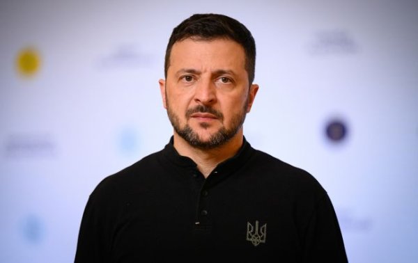 Зеленський відправив командувача Сухопутних військ керувати ОСУВ "Хортиця"
Зеленський відправив командувача Сухопутних військ керувати ОСУВ "Хортиця"