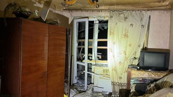 Россияне били по Никопольщине: повредили предприятие, гимназию и многоэтажки Россияне били по Никопольщине: повредили предприятие, гимназию и многоэтажки
