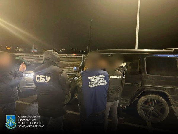 На Львівщині викрили переправника, який за $21 тис. організовував чоловікам виїзд до Польщі
На Львівщині викрили переправника, який за $21 тис. організовував чоловікам виїзд до Польщі