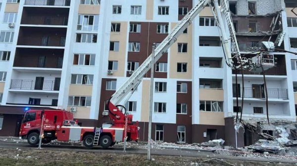 Ночная атака БпЛА на Киевщину: ранен ребенок, повреждены 3 многоэтажки Ночная атака БпЛА на Киевщину: ранен ребенок, повреждены 3 многоэтажки