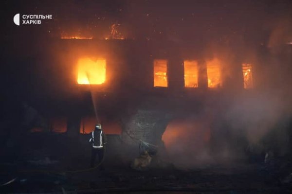 В Харькове – масштабный пожар после вражеского прилета В Харькове – масштабный пожар после вражеского прилета