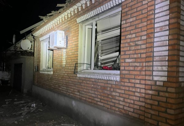 У Нікополі росіяни вбили жінку, поранили чоловіка, понівечили будинки, газопроводи та ЛЕП
У Нікополі росіяни вбили жінку, поранили чоловіка, понівечили будинки, газопроводи та ЛЕП