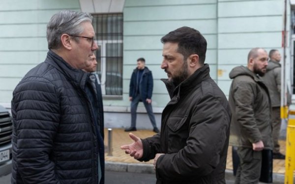 Стармер і Зеленський оглянули дрони українського виробництва
Стармер і Зеленський оглянули дрони українського виробництва