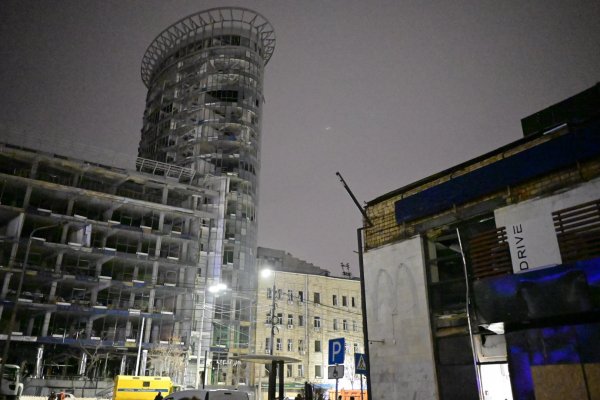 У Києві завершили аварійно-рятувальні роботи після ракетного удару - ФОТОРЕПОРТАЖ
У Києві завершили аварійно-рятувальні роботи після ракетного удару - ФОТОРЕПОРТАЖ