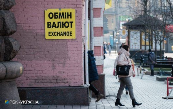 Обмінники оновили курси валют: скільки коштують долар і євро
Обмінники оновили курси валют: скільки коштують долар і євро
