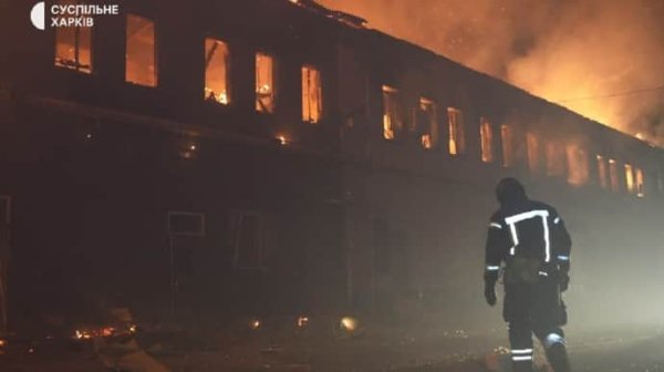 В Харькове – масштабный пожар после вражеского прилета В Харькове – масштабный пожар после вражеского прилета