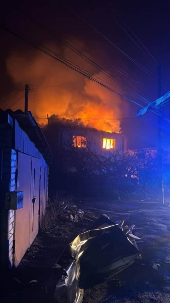 В результате вражеской атаки на Киевщине повреждены дома, возникли пожары &ndash; ОВА