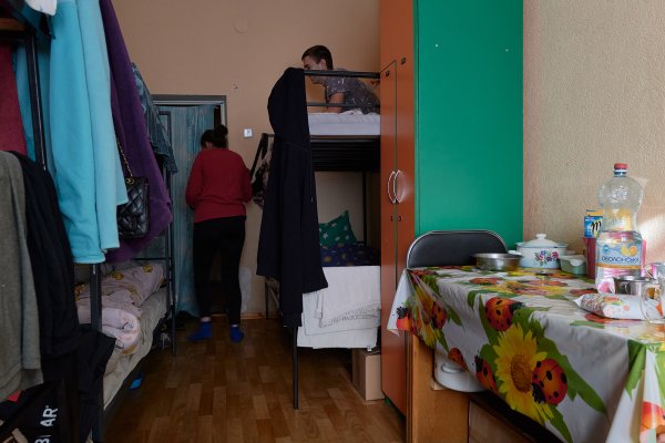 
Тарифи, субсидії, пенсії з 1 лютого: хто отримає знижку на світло та нова допомога для ВПО 