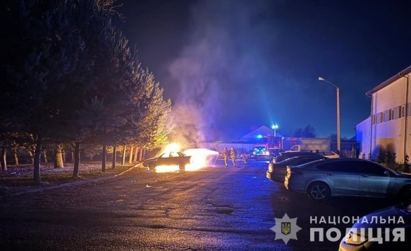 У Львові ув'язнений координував підпали автівок силовиків на замовлення росіян
У Львові ув'язнений координував підпали автівок силовиків на замовлення росіян