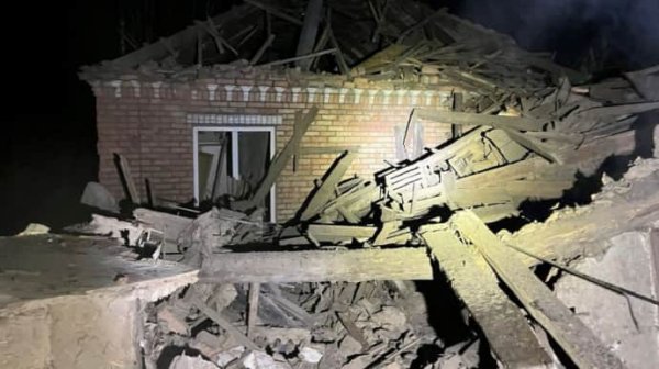 В Никополе из-за обстрелов РФ погибла женщина В Никополе из-за обстрелов РФ погибла женщина