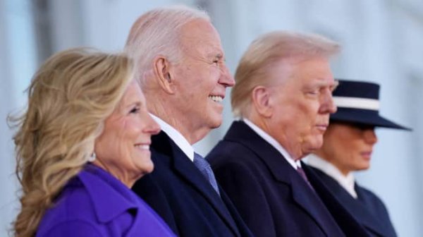Байден встретил Трампа на крыльце Белого дома и поделился прощальным селфи Байден встретил Трампа на крыльце Белого дома и поделился прощальным селфи