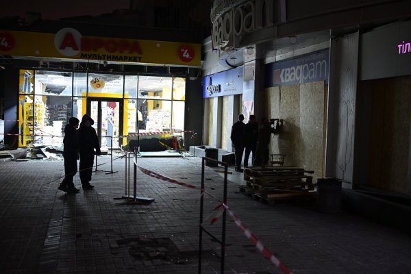 У Києві завершили аварійно-рятувальні роботи після ракетного удару - ФОТОРЕПОРТАЖ
У Києві завершили аварійно-рятувальні роботи після ракетного удару - ФОТОРЕПОРТАЖ