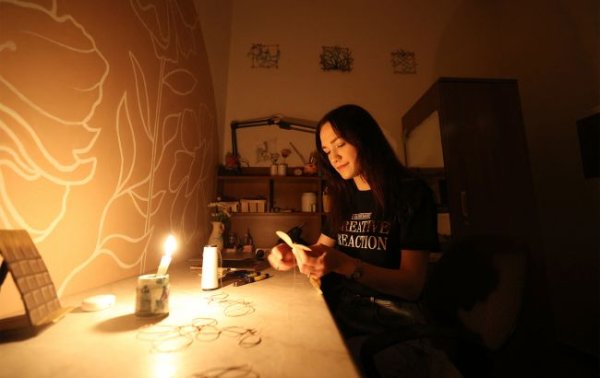 В Україні почали вводити аварійні графіки відключення світла: яких областей торкнулось
В Україні почали вводити аварійні графіки відключення світла: яких областей торкнулось