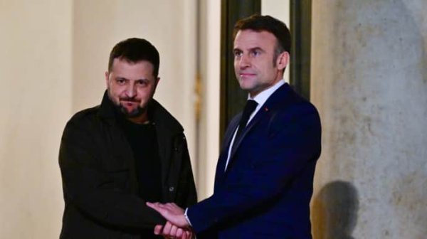 Зеленский и Макрон разговаривали после экстренного саммита лидеров Европы Зеленский и Макрон разговаривали после экстренного саммита лидеров Европы