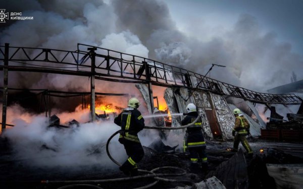 На Київщині ліквідовано пожежу у центрі управління відходами
На Київщині ліквідовано пожежу у центрі управління відходами