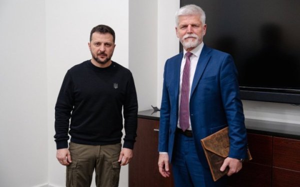 Зеленський і президент Чехії обговорили продовження чеської ініціативи щодо постачання артснарядів
Зеленський і президент Чехії обговорили продовження чеської ініціативи щодо постачання артснарядів