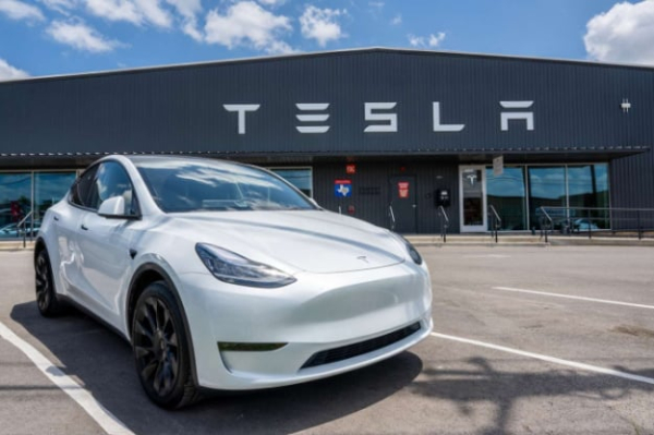 Рыночная стоимость Tesla упала ниже $1 трлн на фоне спада продаж в Европе
Рыночная стоимость Tesla упала ниже $1 трлн на фоне спада продаж в Европе