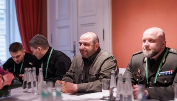 Умєров обговорив із міністеркою оборони Нової Зеландії інвестиції в український ОПК Умєров обговорив із міністеркою оборони Нової Зеландії інвестиції в український ОПК