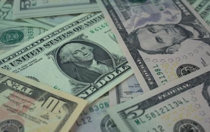 В Украине уменьшилась стоимость доллара: стоит ли скупать валюту
В Украине уменьшилась стоимость доллара: стоит ли скупать валюту