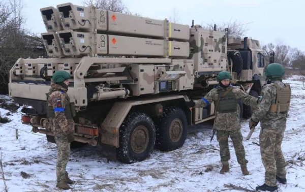 Ракети для IRIS-T, артилерія і не тільки. Німеччина передала Україні пакет допомоги
Ракети для IRIS-T, артилерія і не тільки. Німеччина передала Україні пакет допомоги