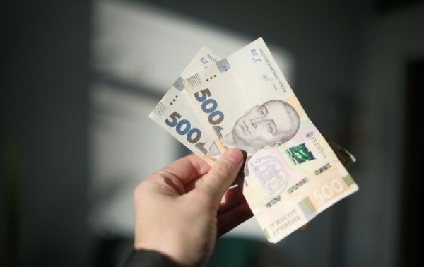 Мінімальна зарплата в Україні поки заморожена: коли чекати підвищення
Мінімальна зарплата в Україні поки заморожена: коли чекати підвищення